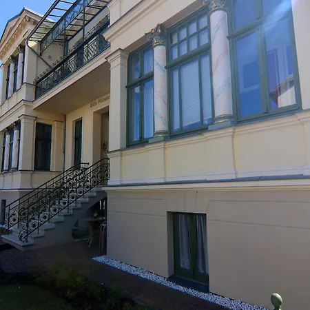 Sea Noise, Ahlbeck Daire